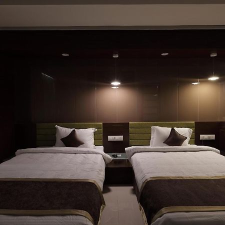Hotel The Lotus Park Ahmedabad Exterior foto