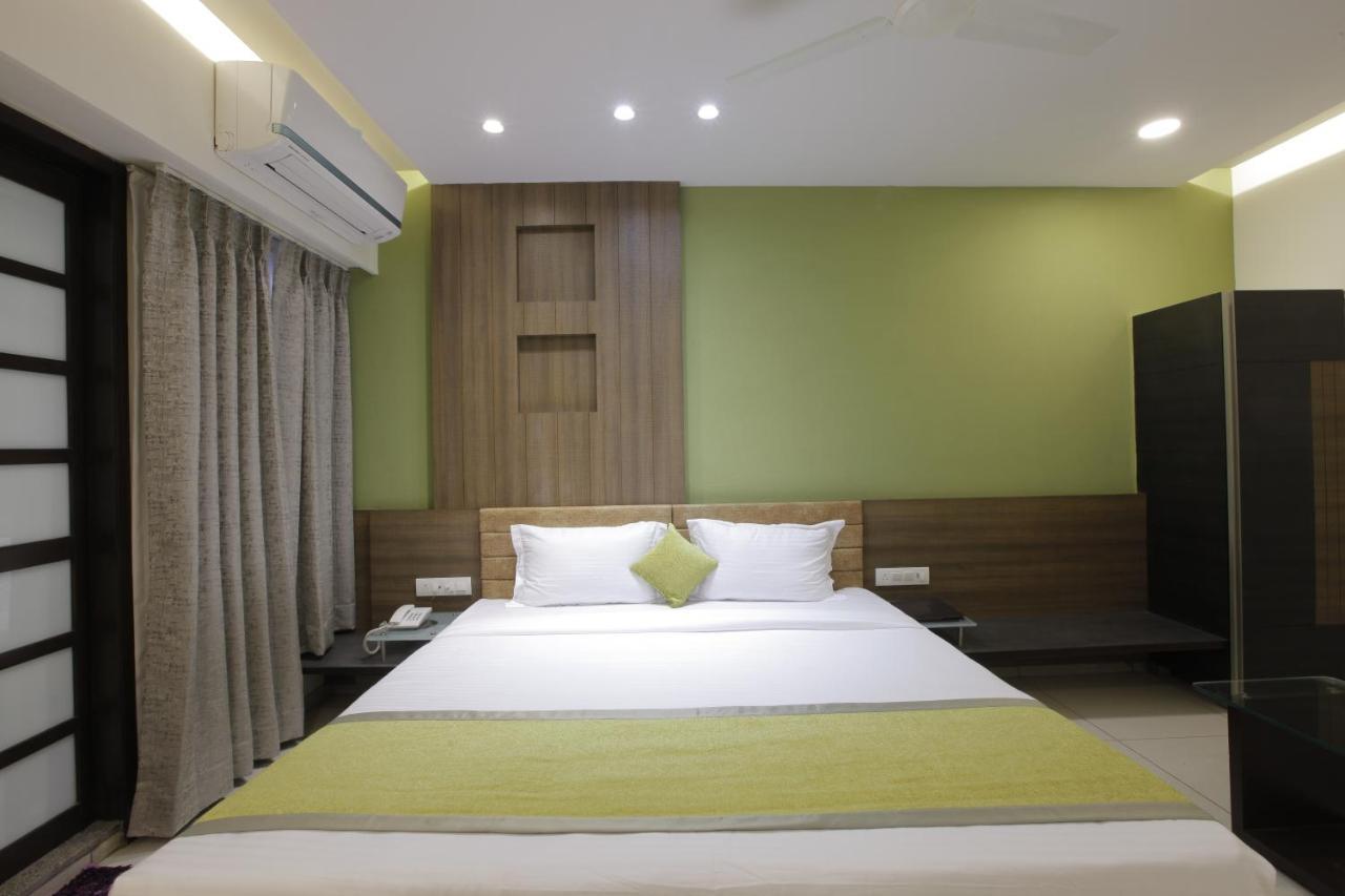 Hotel The Lotus Park Ahmedabad Exterior foto