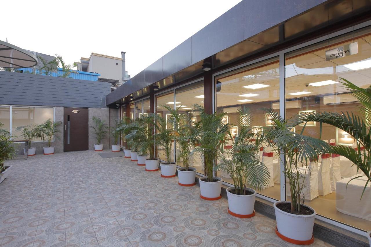 Hotel The Lotus Park Ahmedabad Exterior foto
